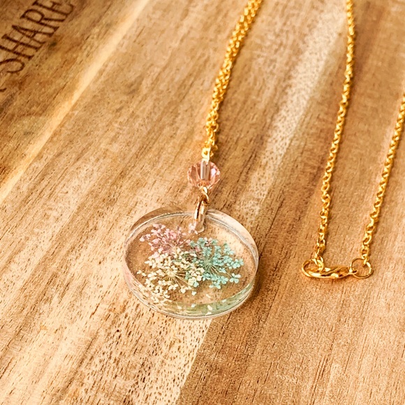 ⚡️2/$30 HANDCRAFTED RESIN LONG PENDANT NECKLACE - Picture 4 of 5